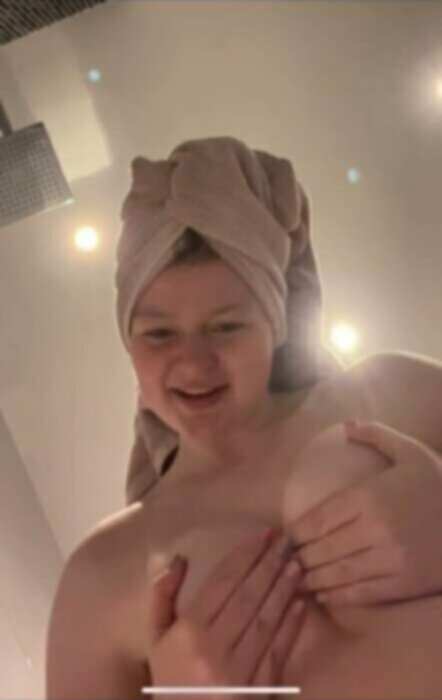 Annie James uk #ZcRyaKHc