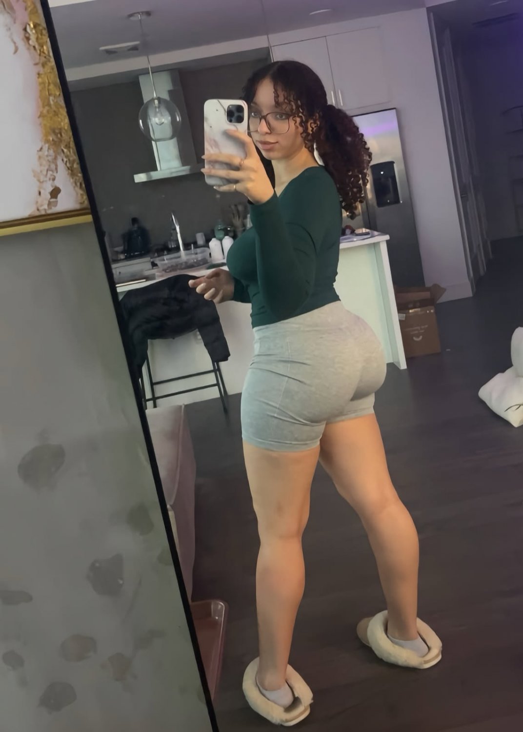 Damn I would love to have a night with her #CA096RSn