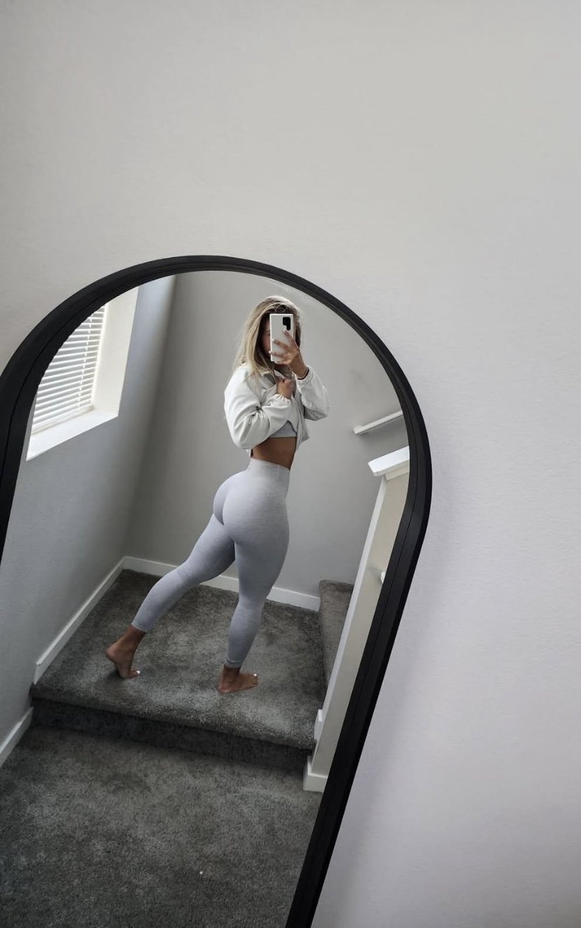 My mum wants to be in porn industry I’ll let u fuck her and give u details about her #TnveND5z