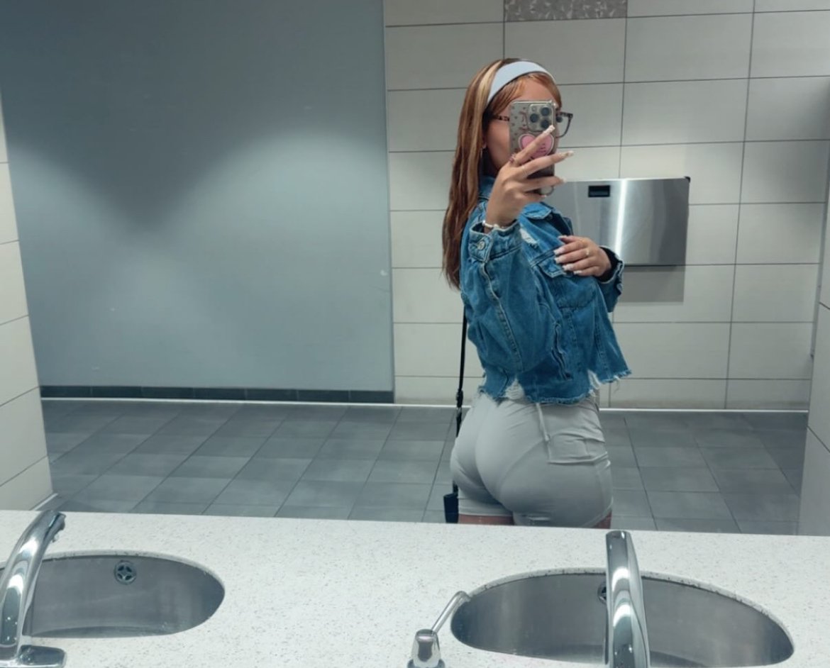 it ain my fault yu got a fat ass n walking around w booty shorts on🤦‍♂️ #q0OjhbOd