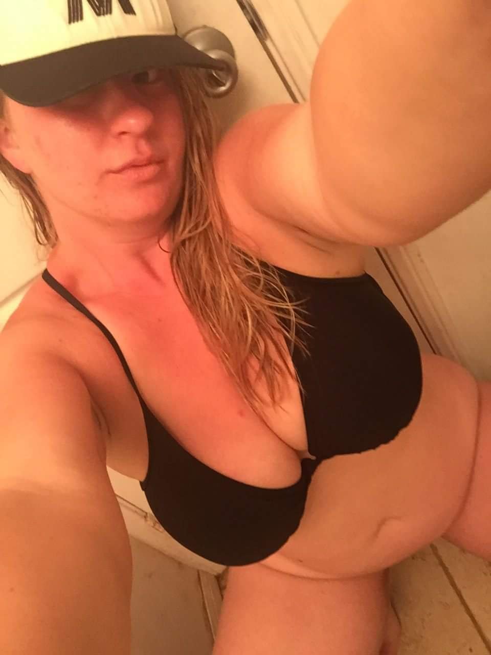 Blonde Curvy Big Tit Slut #m5MvFaNl