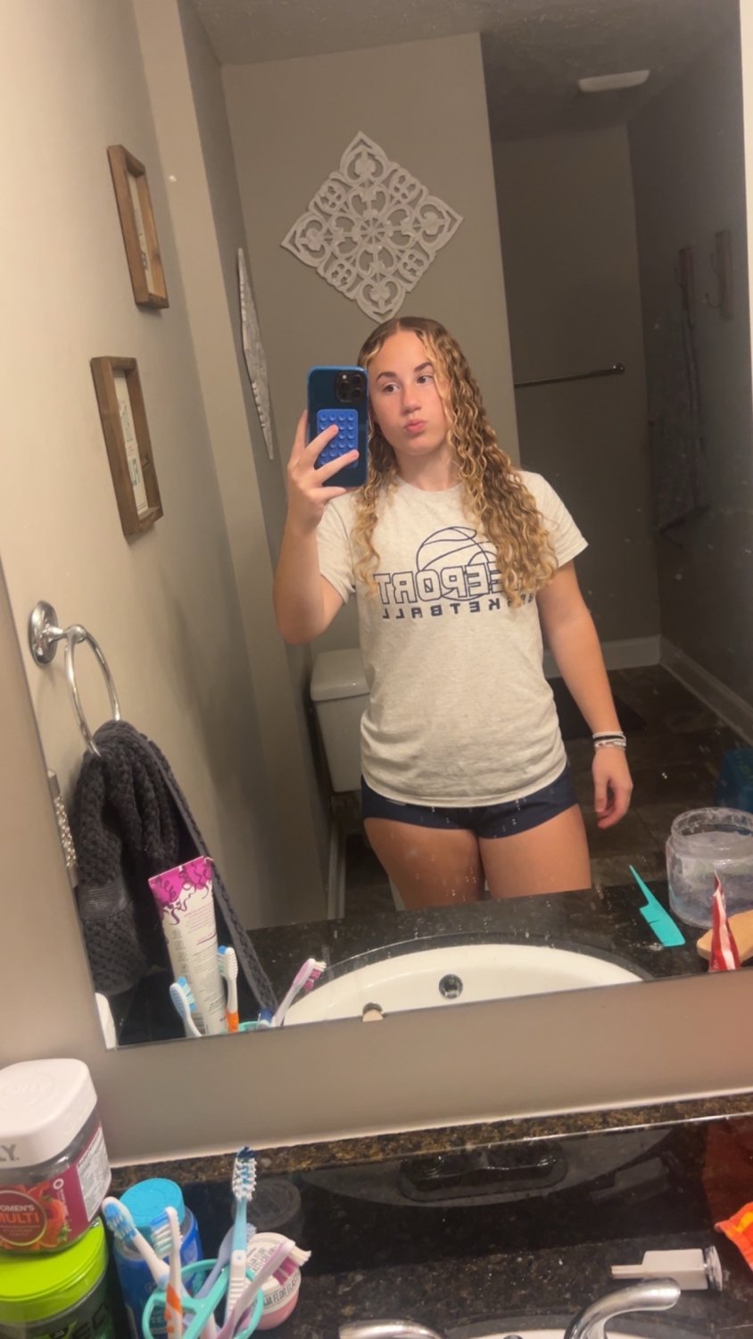 Would yall fuck and cum in her? #gpLnSE2z