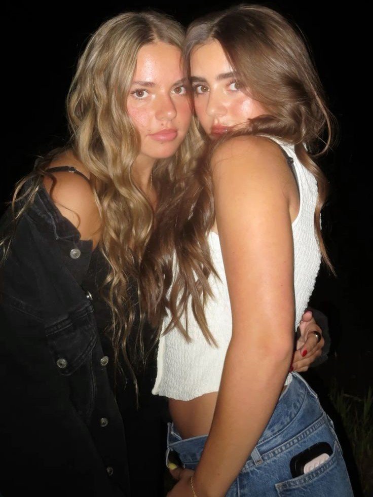 Sisters Avia and Emmi Butler Making Out - Fake AI Video #eiPqEQIf