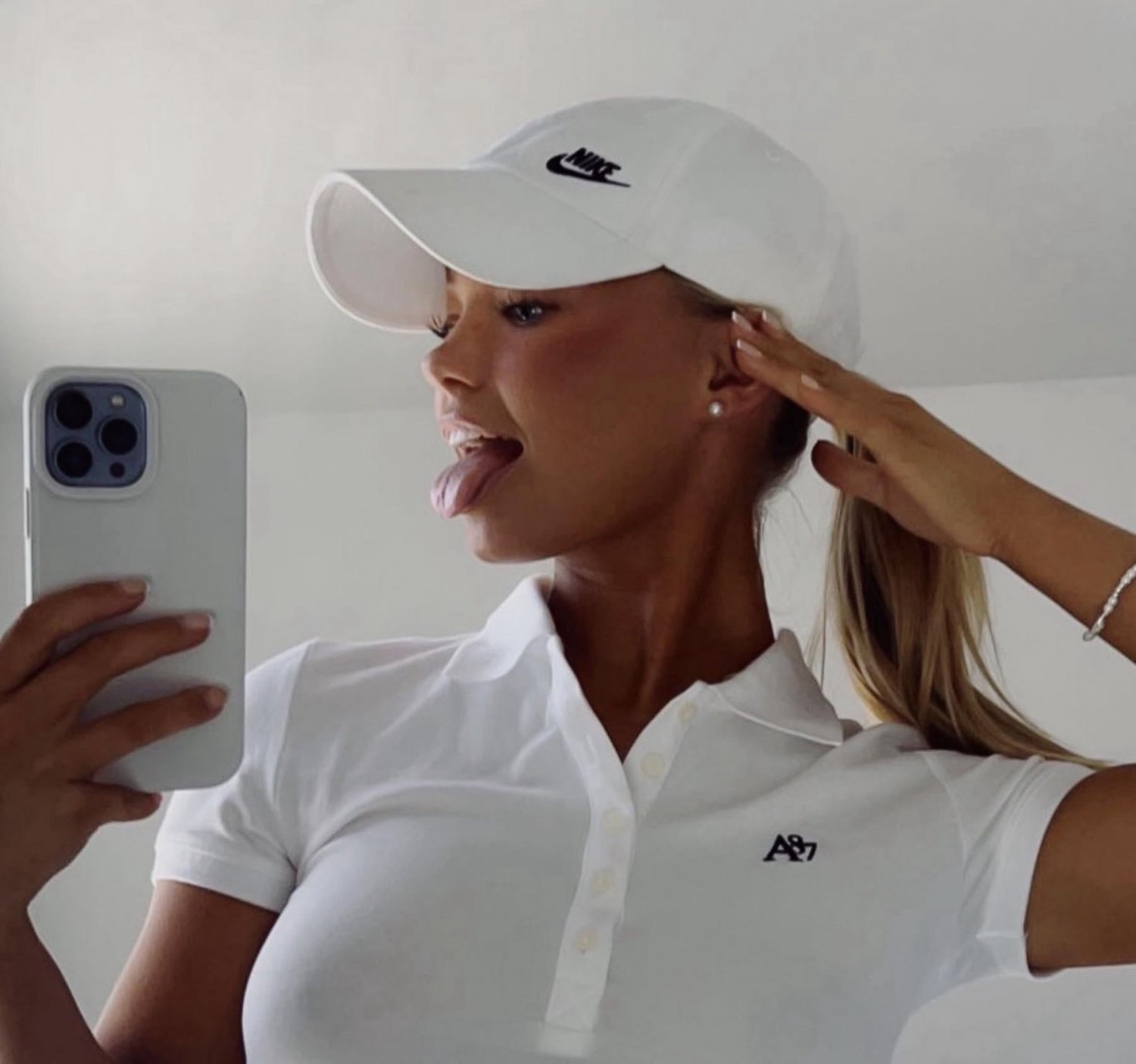 Perfect blonde teen slut loves helping you goon #N5zjwjmh